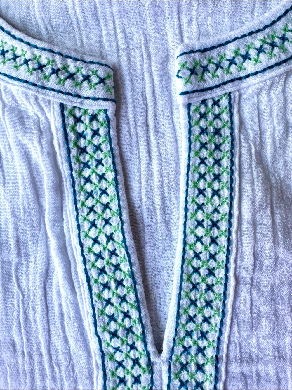 Loft embroidered gauze white sleeveless top with Teal Trim - Picture 3 of 3